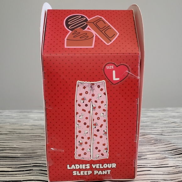 Peanuts Snoopy Velour Sleep Pants in Heart Box Size Large - Picture 2 of 5